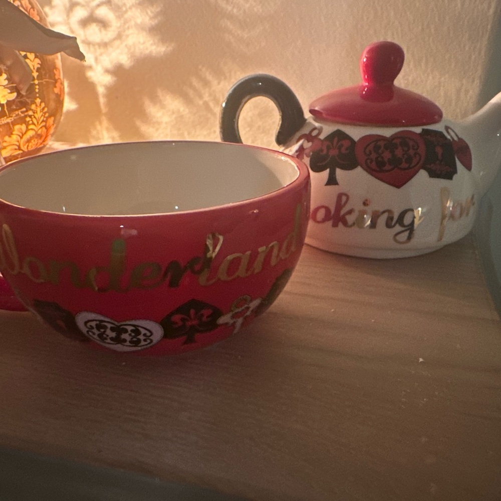 Danielle Nicole teapot and mug set
